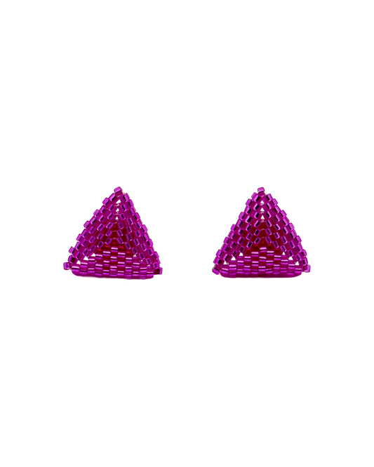 FUCHSIA TRIANGLE STUD OORBELLEN