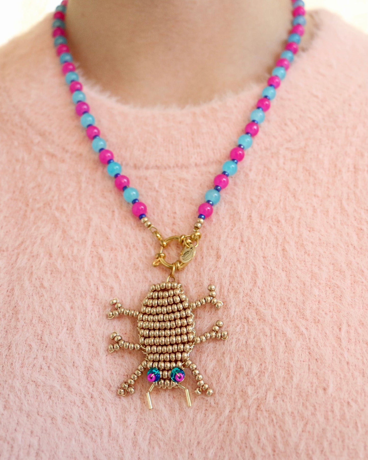 PINK/BLUE NECKLACE GOLD BEETLE AURI