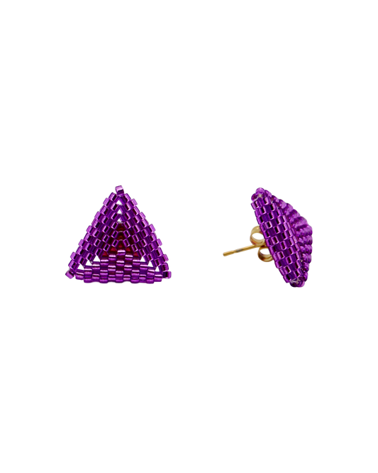 MAGENTA TRIANGLE STUD OORBELLEN
