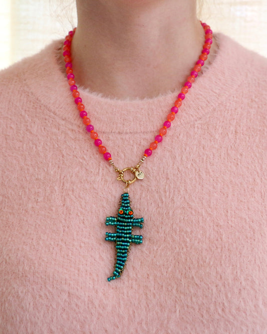 ROZE/ORANJE KETTING SMARAGDGROENE KROKODIL KAIA